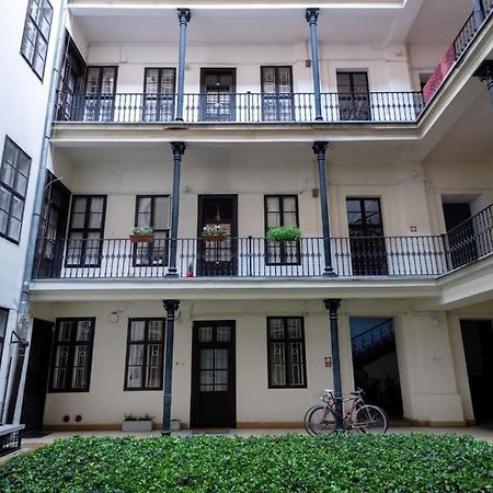 Lovely Downtown Apartment Close To The Basilica Boedapest Buitenkant foto