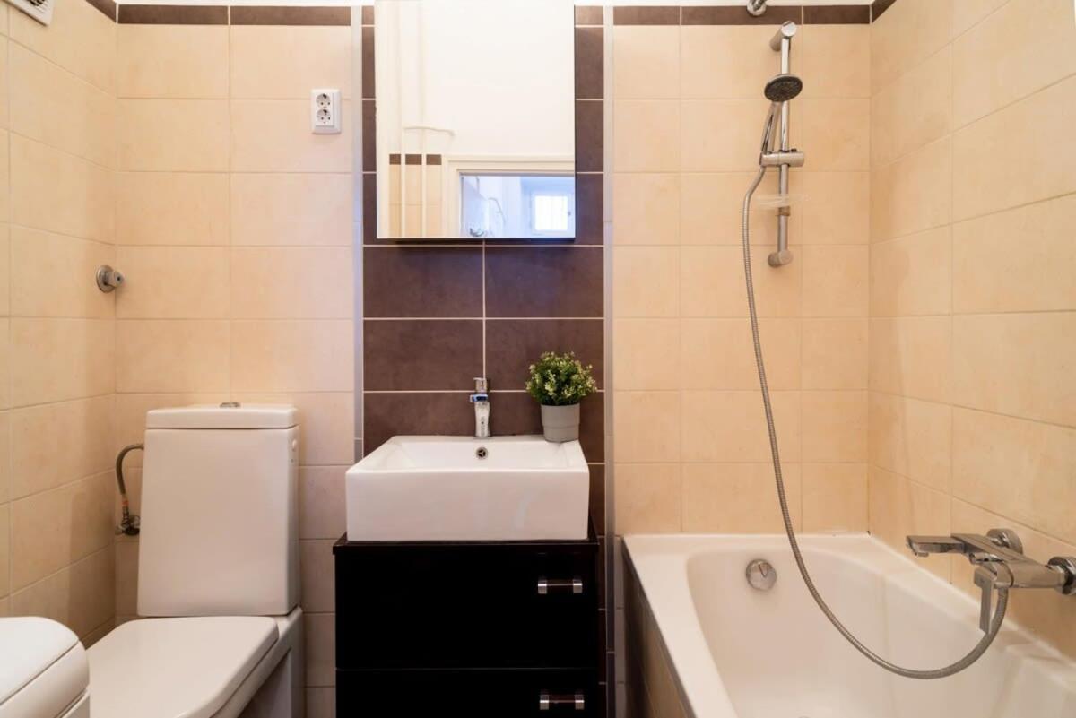 Lovely Downtown Apartment Close To The Basilica Boedapest Buitenkant foto