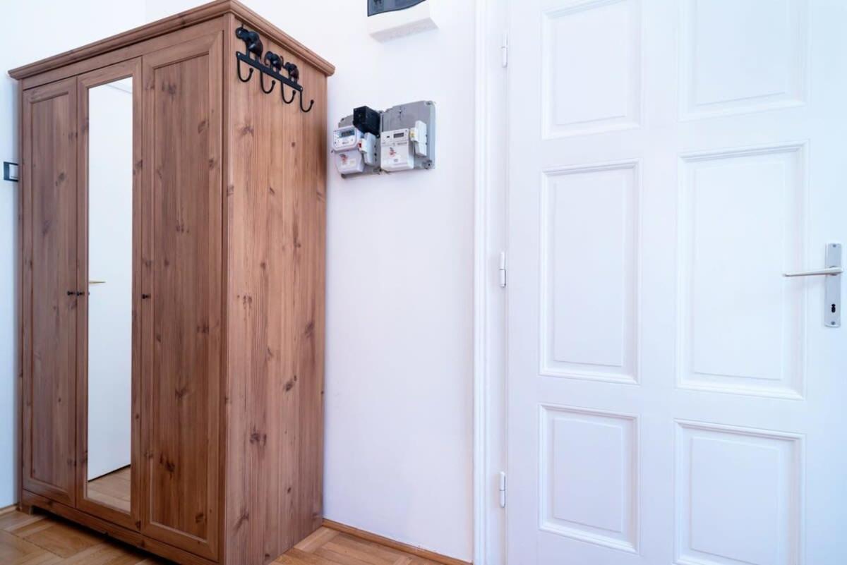 Lovely Downtown Apartment Close To The Basilica Boedapest Buitenkant foto