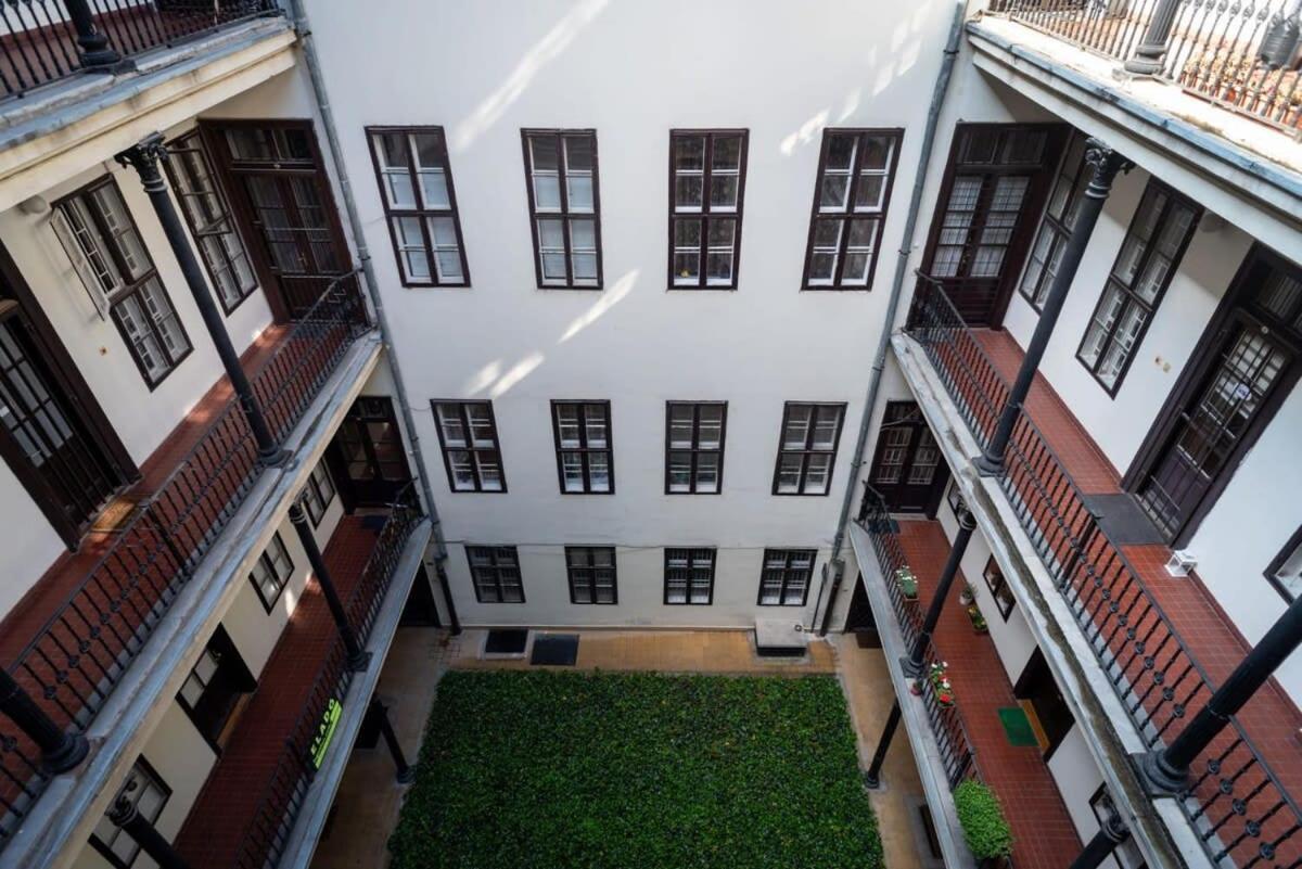 Lovely Downtown Apartment Close To The Basilica Boedapest Buitenkant foto